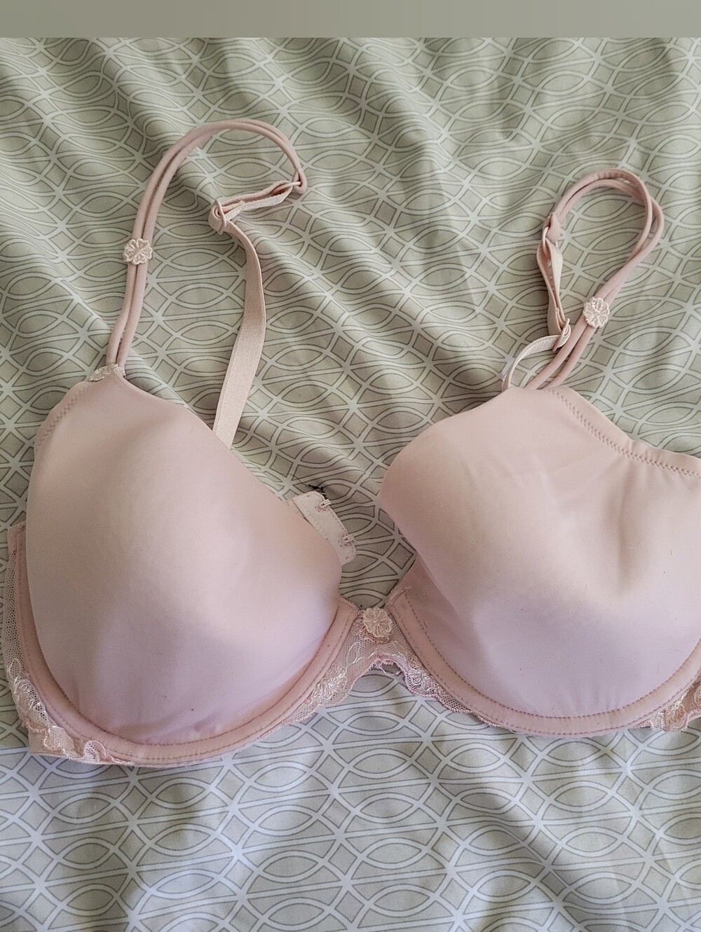 Women's Light Pink T-Shirt Bra with Lace Trim